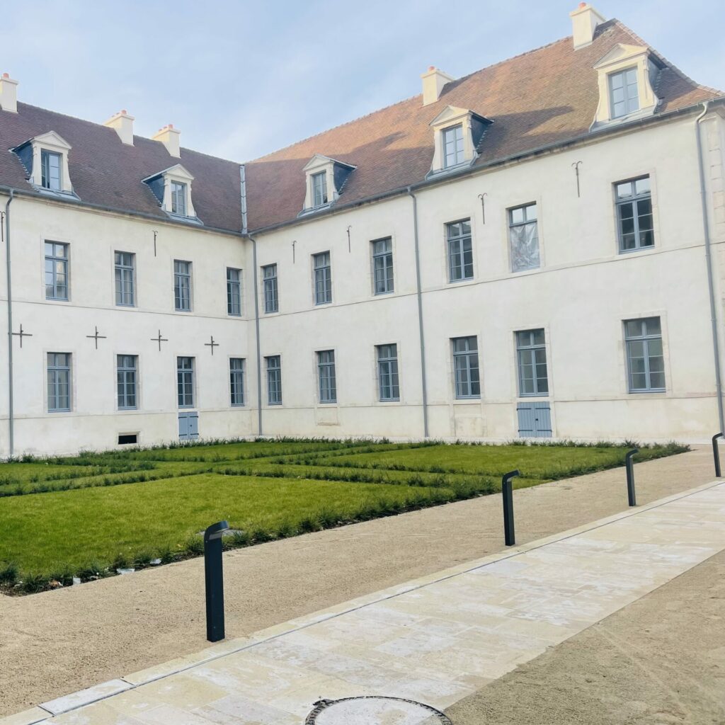 Dijon - Ancien Hôtel Dieu - Réhabilitation en 94 logements [realisations-OPC-MOEX]